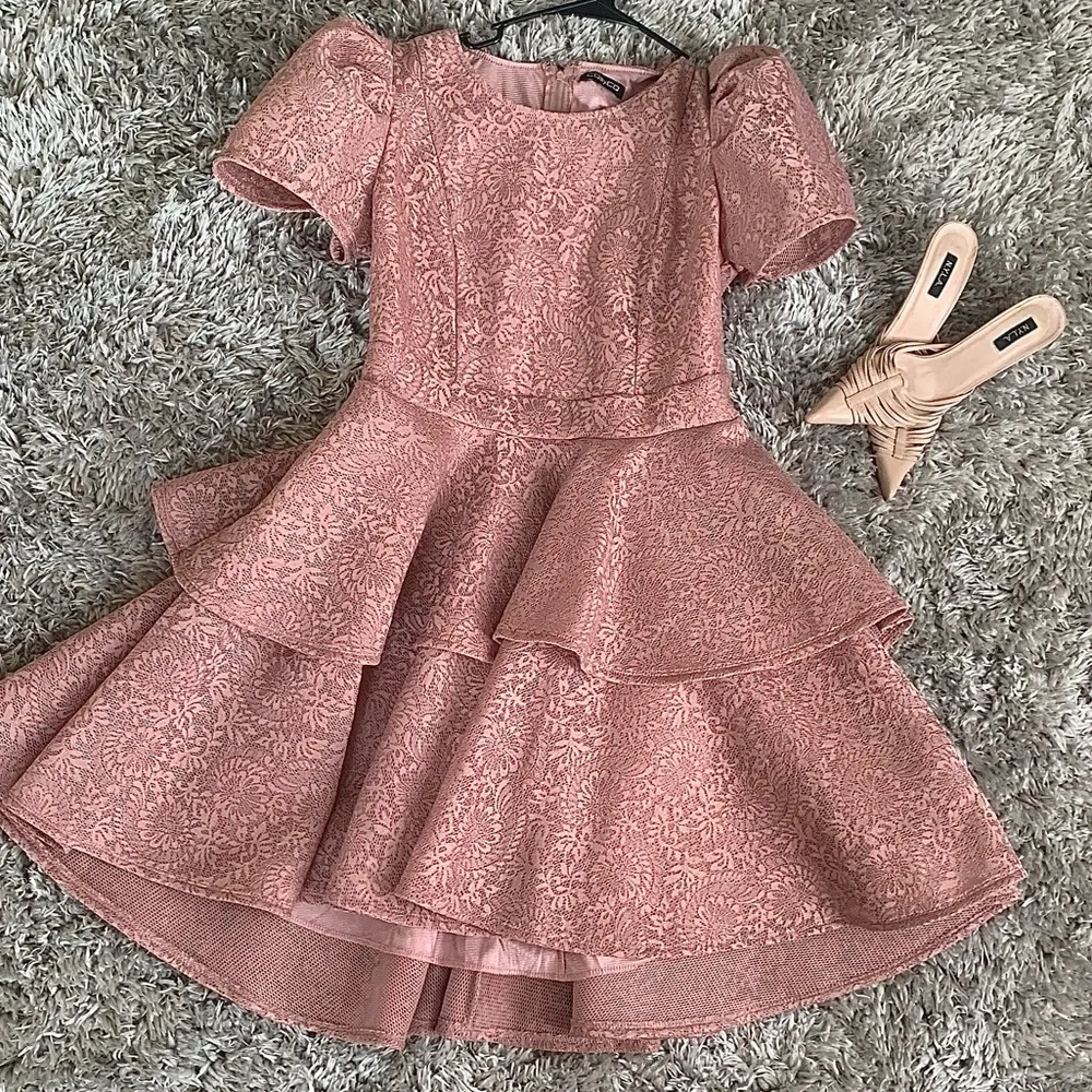 Mauave dress with puff sleeves, ruffled, and double layered - Picture 6 of 11